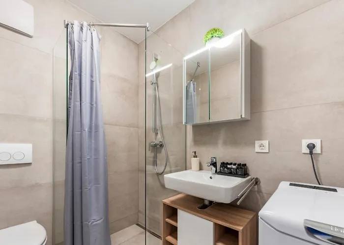Aparthotel Modern Housing 4*