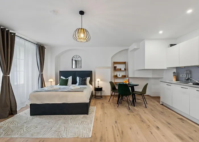 Aparthotel Modern Housing 4*